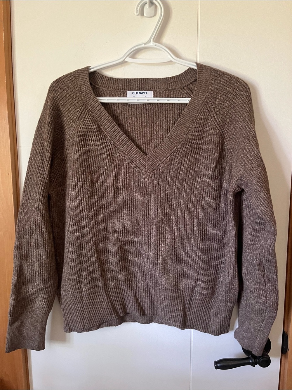 Old Navy V-Neck Ribbed Sweater in Chocolate Brown